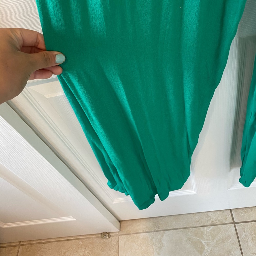 NWT! Green jumpsuit with cutout in front - Picture 7 of 10